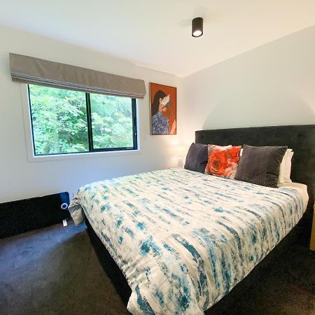 Modern 2-Bedroom Apartment 7-Mins Walk To Queenstown Dış mekan fotoğraf