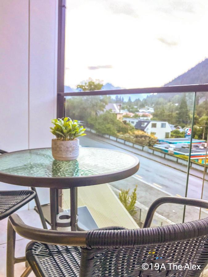 Modern 2-Bedroom Apartment 7-Mins Walk To Queenstown Dış mekan fotoğraf