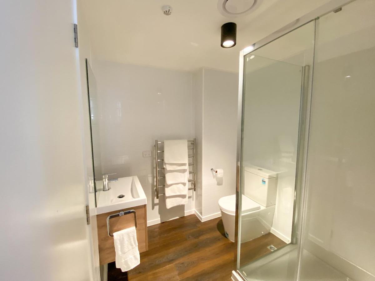 Modern 2-Bedroom Apartment 7-Mins Walk To Queenstown Dış mekan fotoğraf